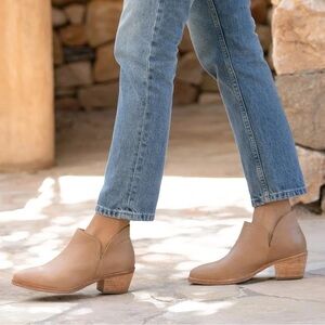 Nisolo Women's Mia Ankle Bootie in Almond Size 6